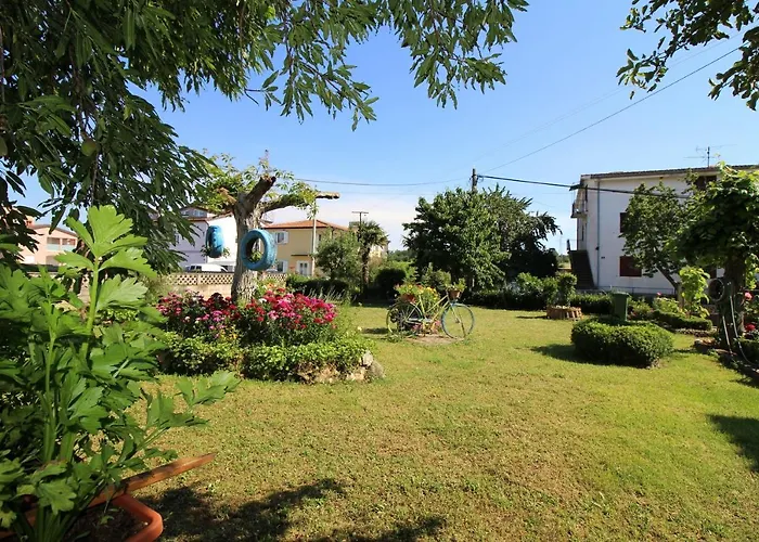 Fero With Beautiful Garden * Πόρετς