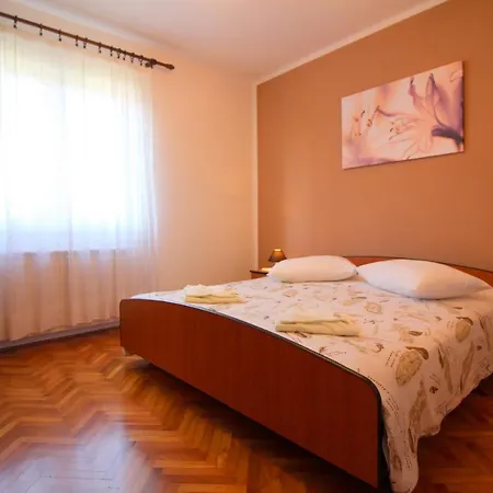 Apartment Fero With Beautiful Garden Poreč