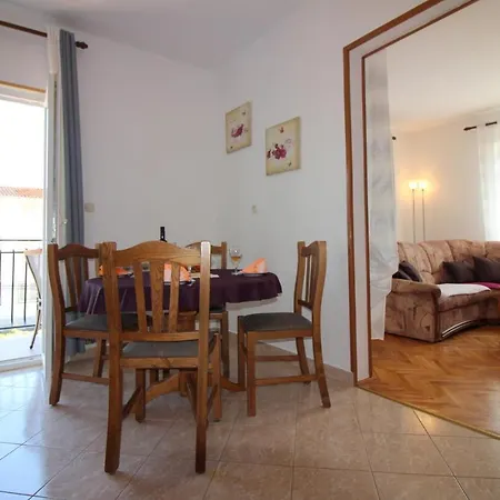 Apartment Fero With Beautiful Garden Poreč