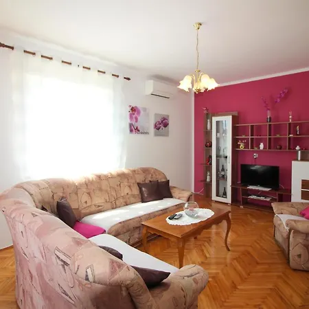 Apartment Fero With Beautiful Garden Poreč