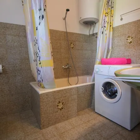 Fero With Beautiful Garden Apartamento Poreč